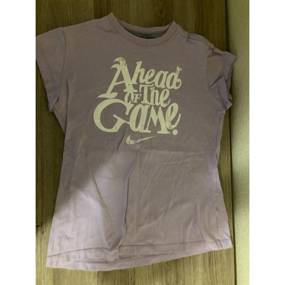 Nike Short Sleeve Sport T Shirt Light Purple Ahead of the Game Logo Medium GUC